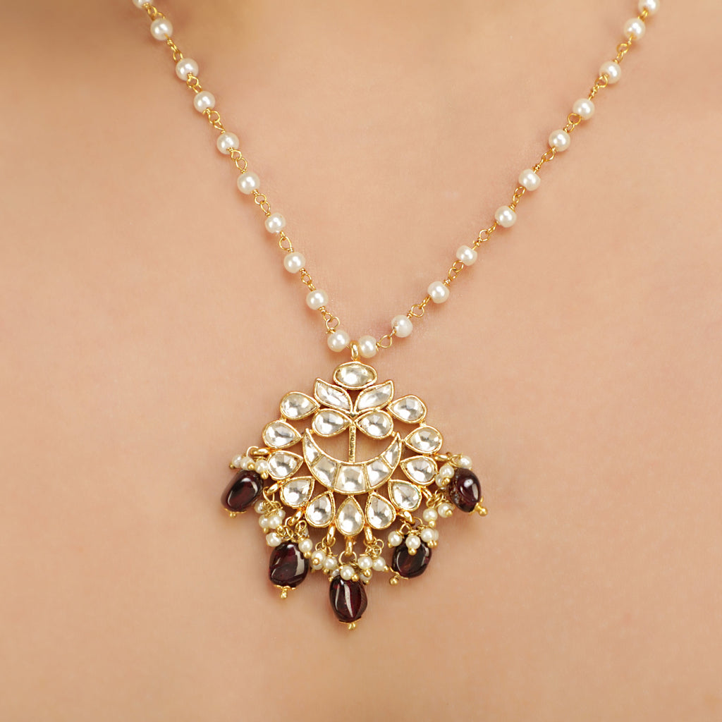 SANKRANTI KUNDAN EXCLUSIVES CHAND PENDANT SET