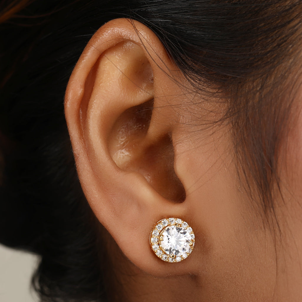 Dhanvi Solitaire Earring