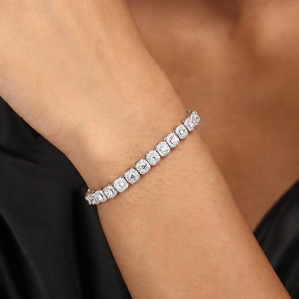 Diamond Solitaire Bracelet in 18k solid gold – Vivien Frank Designs